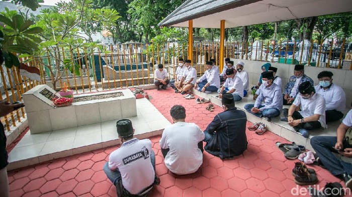 Eri-Armuji Ziarah ke Makam Bung Tomo dan WR Soepratman