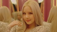 Terlihat dari gaya busana yang mereka kenakan serta penampilan secara keseluruhan di MV. (Foto: dok. Source Music) 