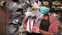 Gaya hidup mengoleksi sneakers pun menjadi salah satu gaya hidup bagi anak muda masa kini.