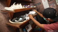 Oleh karena itu jasa cuci sepatu menjadi pilihan.