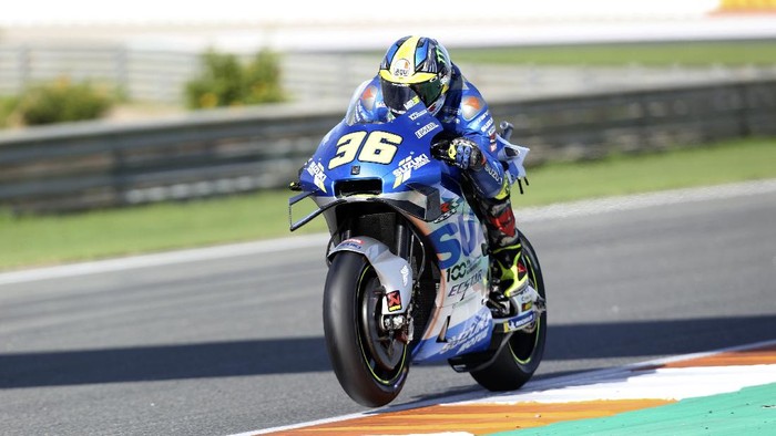 Spains rider Joan Mir of the Team SUZUKI ECSTAR leads in the MotoGP race during the European Grand Prix in Valencia, Spain, Sunday, Nov. 8, 2020. (AP Photo/Alberto Saiz)