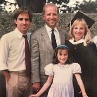 Jill pun tidak pernah membayangkan hubungannya dengan Joe akan berhasil. Tidak akan jadi, tidak dalam jutaan tahun, pikirnya kala itu seperti diucapkan Jill kepada Vogue, saat mengingat kencan pertama mereka. Foto: Instagram/@drbiden