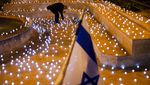 Kelap-Kelip Lilin Untuk Korban Corona di Israel