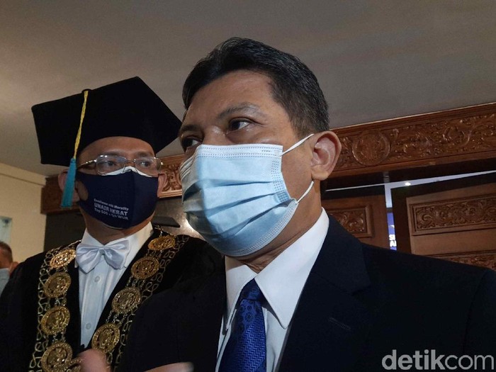 Perkembangan vaksin dan obat COVID-19 dari Universitas Airlangga (Unair) Surabaya diapresiasi dan didukung Kemenristek. Staf Ahli Bidang Infrastruktur Kemenristek/BRIN, Prof Ghufron Ali Mukti mengatakan, pihaknya berkomitmen mengembangkan riset dan inovasi untuk mengatasi pandemi COVID-19.