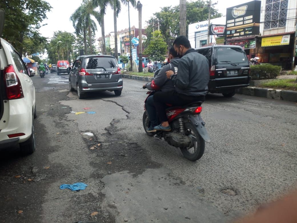 Kondisi Jalan Kapten Muslim Medan (Datuk-detikcom)
