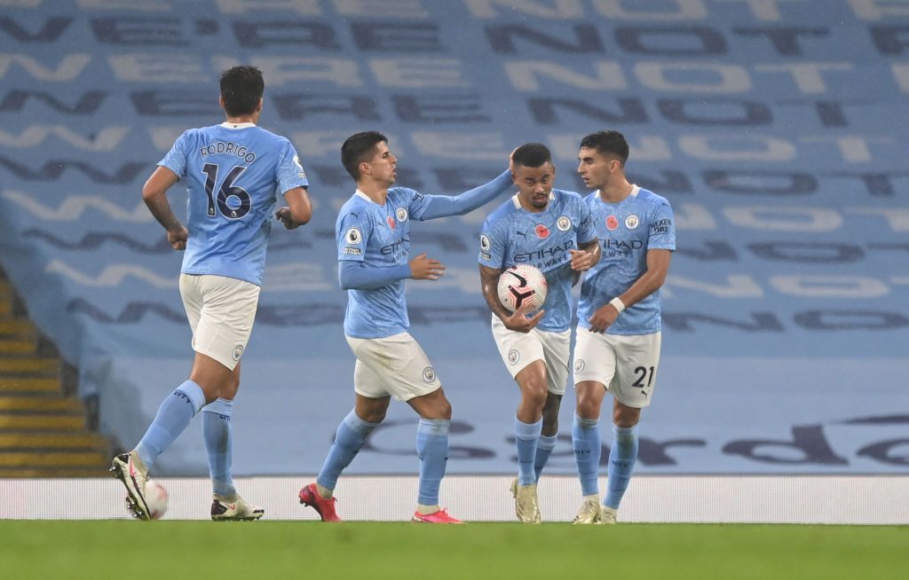 MANCHESTER, ENGLAND - NOVEMBER 08: Gabriel Jesus of Manchester City celebrates with teammates after scoring his team's first goal during the Premier League match between Manchester City and Liverpool at Etihad Stadium on November 08, 2020 in Manchester, England. Sporting stadiums around the UK remain under strict restrictions due to the Coronavirus Pandemic as Government social distancing laws prohibit fans inside venues resulting in games being played behind closed doors. (Photo by Shaun Botterill/Getty Images)
