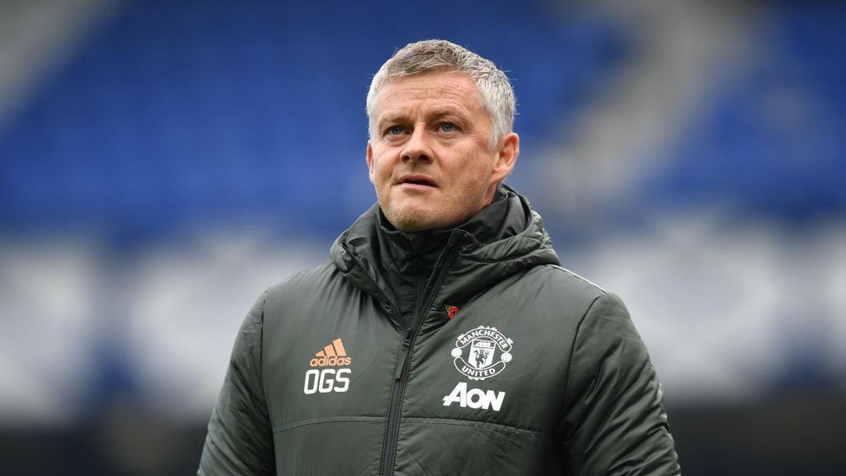 Manajer Man United Ole Gunnar Solskjaer diledek agen Paul Pogba, Mino Raiola. Foto: (Getty Images/Pool)