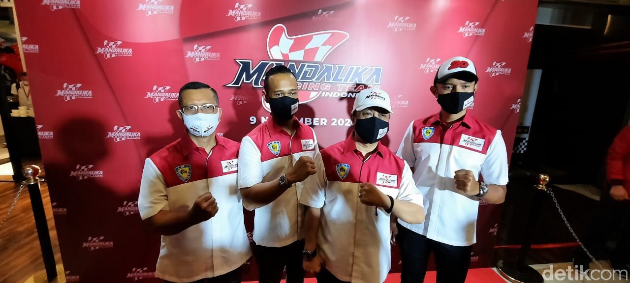 Setelah sempat diundur, Mandalika Racing Team Indonesia hari ini akhirnya resmi diluncurkan pada Senin (9/11/2020) di Moto Village Kemang, Jakarta Selatan.