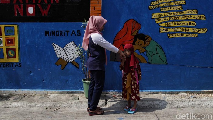 Mural Pesan Sosial di Sunter Keren-keren Banget Gaes Mural dengan pesan sosial dan edukasi mejeng di kawasan Sunter, Jakarta Utara. Penasaran? Yuk, intip foto-fotonya.