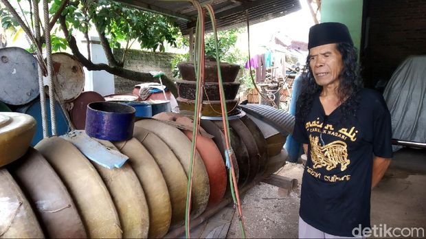 Pembuat gamelan di Majalengka bertahan di tengah pandemi