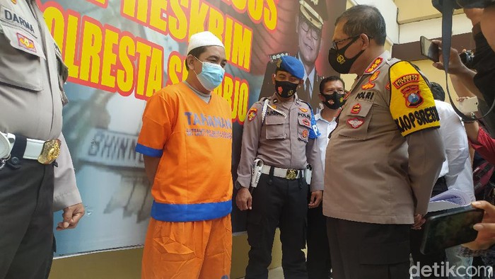 pengemis berseragam