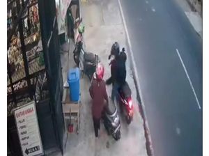 Terekam CCTV, Video Jambret Bermotor Sasar Emak-emak di Klaten Viral