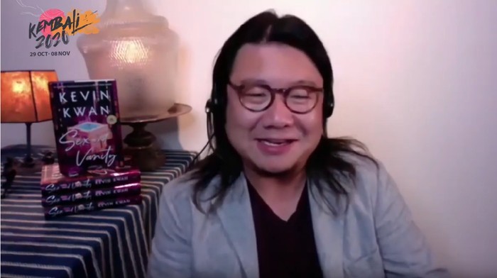 Penulis Crazy Rich Asians di Festival KEMBALI20