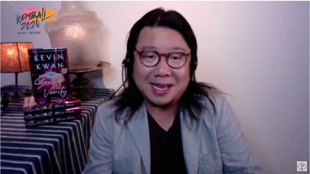 Penulis Crazy Rich Asians di Festival KEMBALI20