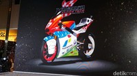 Pada kesempatan ini juga MRTI memunculkan desain terbaru dari motor yang akan dipakai untuk musim depan lengkap dengan sponsor yang sudah resmi.