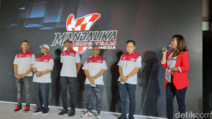 Setelah sempat diundur, Mandalika Racing Team Indonesia hari ini akhirnya resmi diluncurkan pada Senin (9/11/2020). Yuk, lihat lebih dekat.