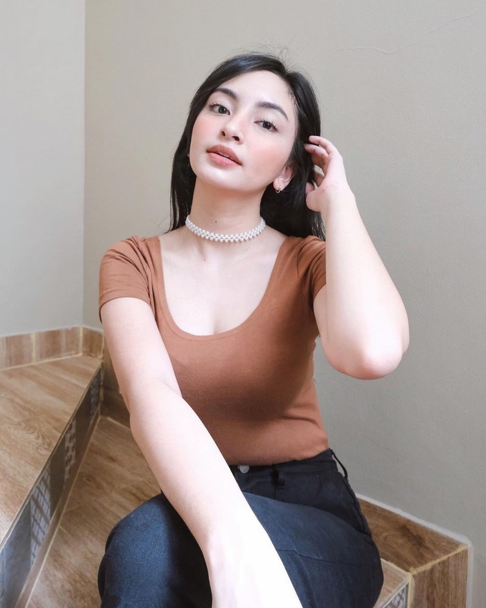 Valerie Tifanka Pose di Instagram, Ada yang Mulus Tapi Bukan Jalanan