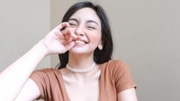 Komentar-komentar pujian kerap mengalir buat foto-foto Valerie Tifanka. (Foto: dok. Instagram @valtifanka) 