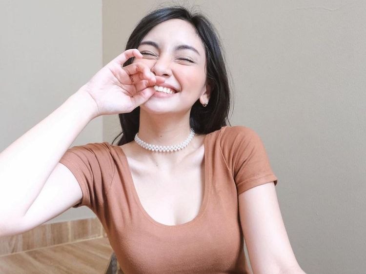 Valerie Tifanka Pose di Instagram, Ada yang Mulus Tapi Bukan Jalanan