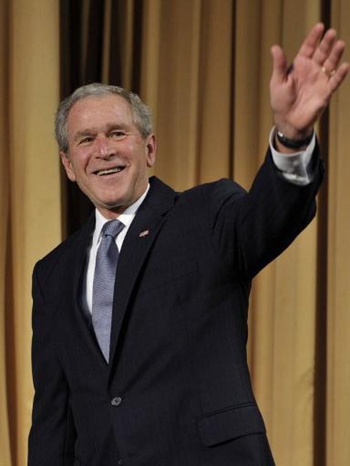 US President George W. Bush waves at the 2008 Bishop John T. Walker Memorial Dinner after receiving the Distinguished Humanitarian Service Award in Washington, DC on November 12, 2008. AFP PHOTO/YURI GRIPAS (Photo by YURI GRIPAS / AFP)