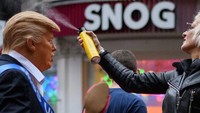 Donald Trump selama masa jabatannya menjadi Presiden Amerika Serikat dikenal sebagai tokoh yang kerap kali menuai kontroversial. Getty Images/Leon Neal  