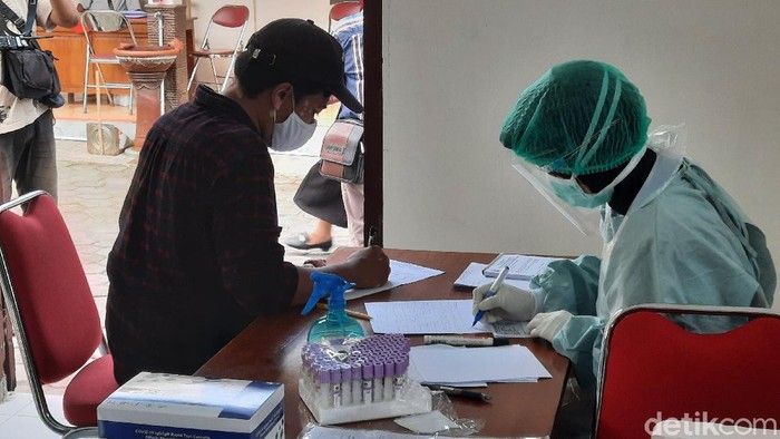 Cegah COVID-19 di Pengungsian, Relawan Gunung Merapi Ikut Rapid Test