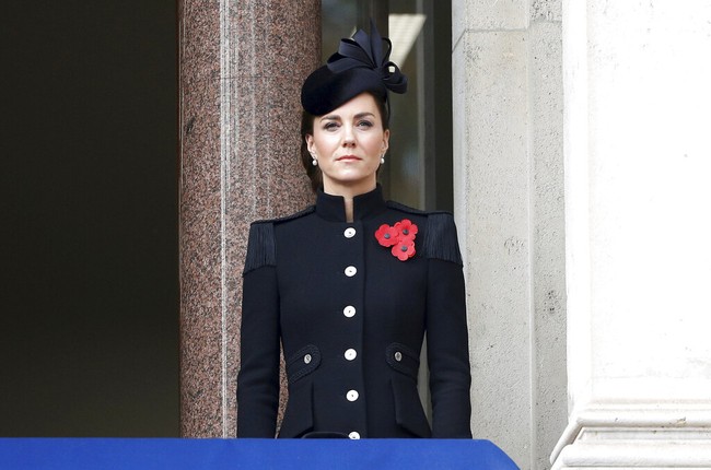 Acara tersebut turut dihadiri istri Pangeran William, Duchess of Cambridge Kate Middleton. Tampak pula Duchess of Cornwall Camilla, istri Pangeran Charles. (Foto: AP/Peter Nicholls)