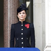 Acara tersebut turut dihadiri istri Pangeran William, Duchess of Cambridge Kate Middleton. Tampak pula Duchess of Cornwall Camilla, istri Pangeran Charles. (Foto: AP/Peter Nicholls)