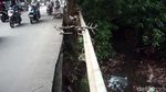 Rawan Longsor, Jalan Kali Krukut Belum Diperbaiki