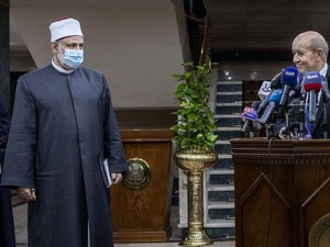 Redakan Ketegangan dengan Islam, Menlu Prancis Kunjungi Kairo