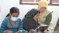 Salah satu orang tua, Wahyu Nur Eksani menjelaskan untuk fasilitas WiFi memadai. Akan tetapi, dengan kondisi seperti ini anak sering kurang konsentrasi karena di pengungsian suasananya ramai.