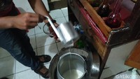 Kedai Susu Murni Ijan ini dapat dikunjungi setiap hari Senin - Minggu. Mulai dari pukul 05.00 hingga 21.00. Foto: detikcom / Siti Fatimah