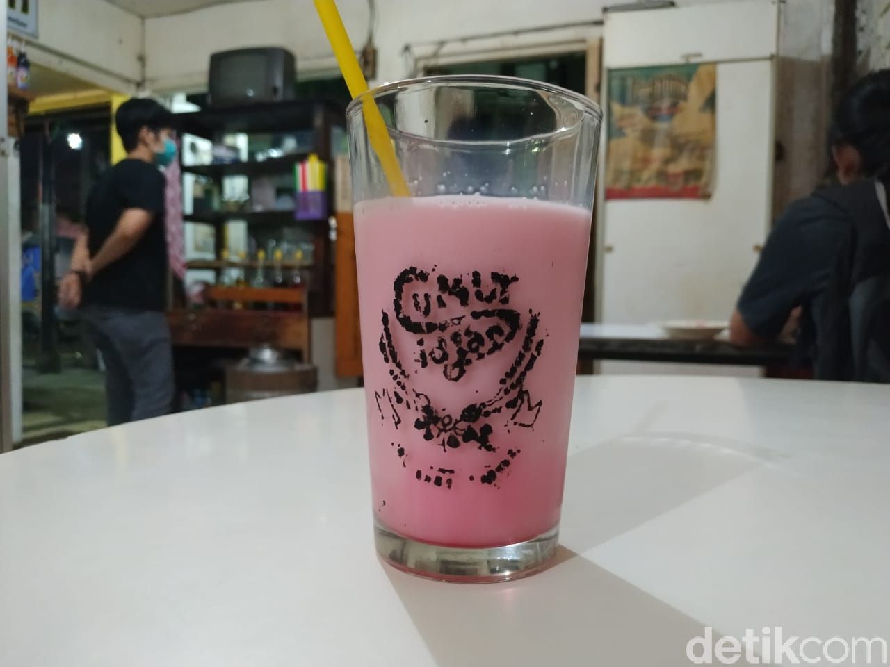 Slruup! Gurihnya Susu Murni Ijan yang Eksis 70 Tahun di Bandung