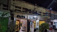 Liburan ke Bandung bisa mampir ke kedai Susu Murni Ijan. Kedainya berlokasi di Jl. Pungkur No.4, tepatnya di dekat perempuan lampu merah. Foto: detikcom / Siti Fatimah