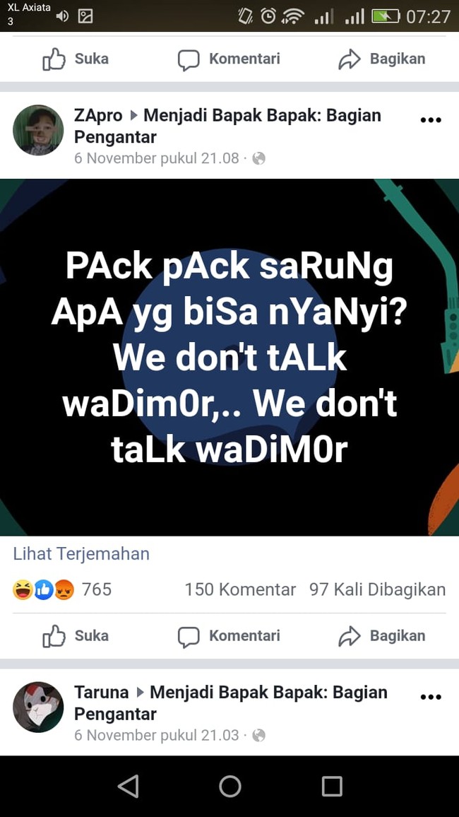 Keren kan sarung bisa nyanyi? Kamu punya sarung macam gini nggak? Foto: Facebook/Menjadi Bapak Bapak: Bagian Pengantar