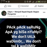 Keren kan sarung bisa nyanyi? Kamu punya sarung macam gini nggak? Foto: Facebook/Menjadi Bapak Bapak: Bagian Pengantar