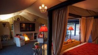 Alure Stanthorpe, Southern Queensland Country. Alure menawarkan pengalaman glamping berbintang lima yang dilengkapi dengan perapian eco-friendlynya. Tenda yang lebih menyerupai hotel ini dilengkapi dengan peralatan dapur yang lengkap dan juga kamar mandi yang mewah.
