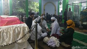 Tradisi Nyangku Ciamis di Tengah Pulau Situ Panjalu