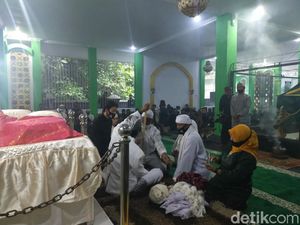 Tradisi Nyangku Ciamis di Tengah Pulau Situ Panjalu