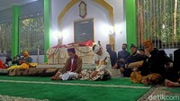 Tahun-tahun sebelumnya, Upacara Adat Nyangku Panjalu ini merupakan pesta rakyat. Rangkaian kemeriahan biasa dilaksanakan sejak seminggu sebelum acara puncak. Mulai dari pasar malam hingga penampilan kesenian dan kebudayaan khas Panjalu dan Ciamis. Sekadar diketahui Raja Panjalu Prabu Borosongora merupakan pemimpin yang berjasa dalam menyebarluaskan Islam di Panjalu dan sekitarnya.