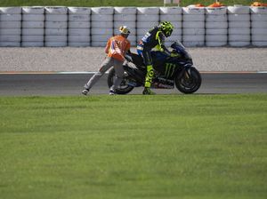 Akhirnya Valentino Rossi Berhasil Sentuh garis Finis Juga!