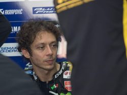 Rossi Masih Balapan di Umur 42 Tahun, Joan Mir: Terlalu!