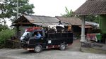 Warga dan Hewan Peliharaan di Lereng Merapi Dievakuasi