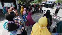 Dalam acara tersebut penggiat sosial memberikan penghargaan kepada warga Sukoharjo.