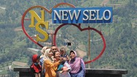 Meskipun status Gunung Merapi pada Siaga III, destinasi wisata yang berada di lereng Gunung Merapi itu tetap buka. ANTARA FOTO/Aloysius Jarot Nugroho  