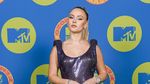 Pose Seksi Zara Larsson di MTV EMAs 2020