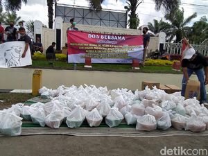 Aliansi Masyarakat Blitar Gelar Tumpengan Doakan Kapolres Dimutasi