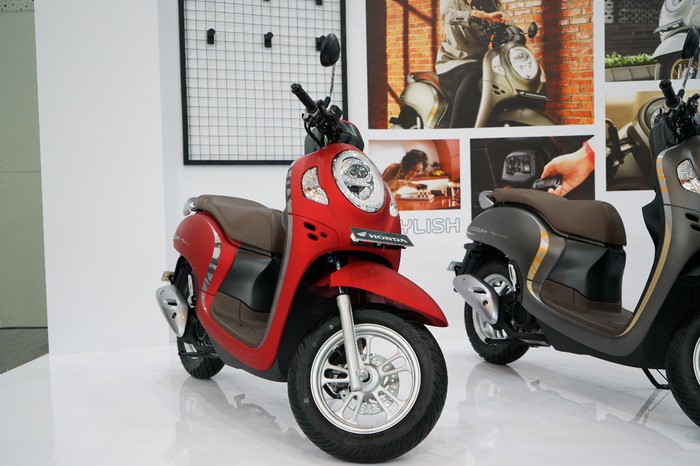 Generasi ke-5 Honda Scoopy.