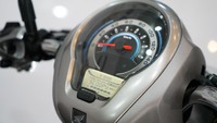 Tampilan MID New Scoopy. Ada indikator eco riding buat tipe Smart Key System. Honda mengklaim konsumsi bahan bakar mencapai 59 km/liter melalui pengaktifan fitur ISS (metode ECE R40) dengan metode pengetesan EURO 3.Foto: PT Astra Honda Motor (AHM)