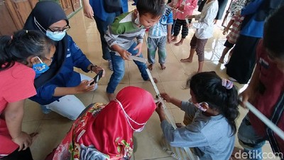 Anak-anak Pengungsi Gunung Merapi Jalani Trauma Healing